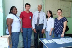Presidente do Coren/MT, ao lado da comissão eleitoral